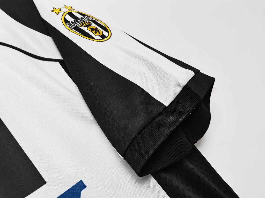Juventus 1997/98 (Home Kit)