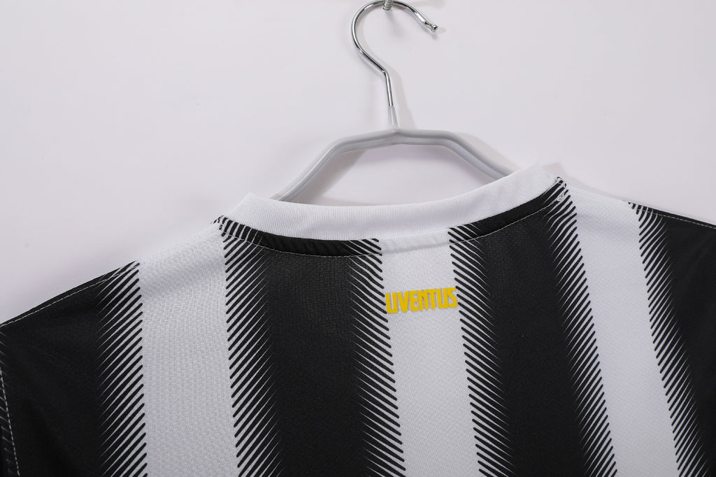 Juventus 2011/12 (Home Kit)