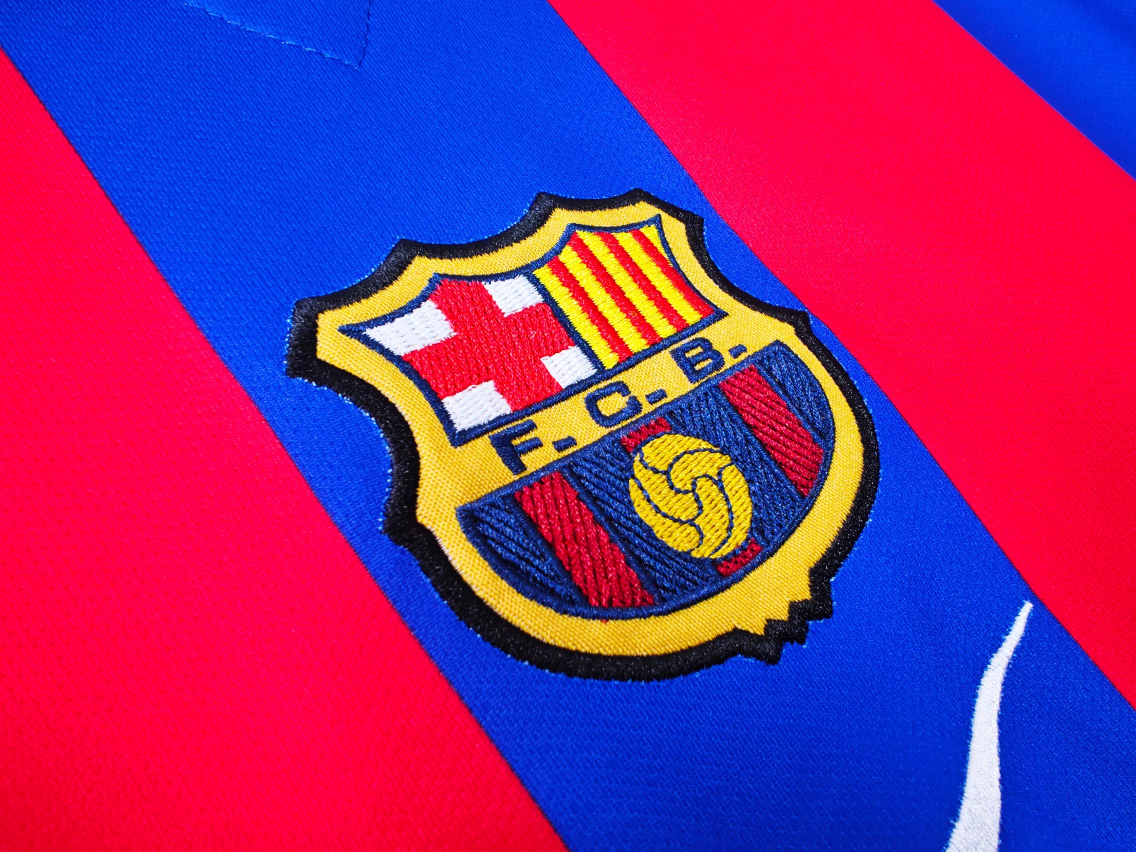 Barcelona 2001/02 (Home Kit)