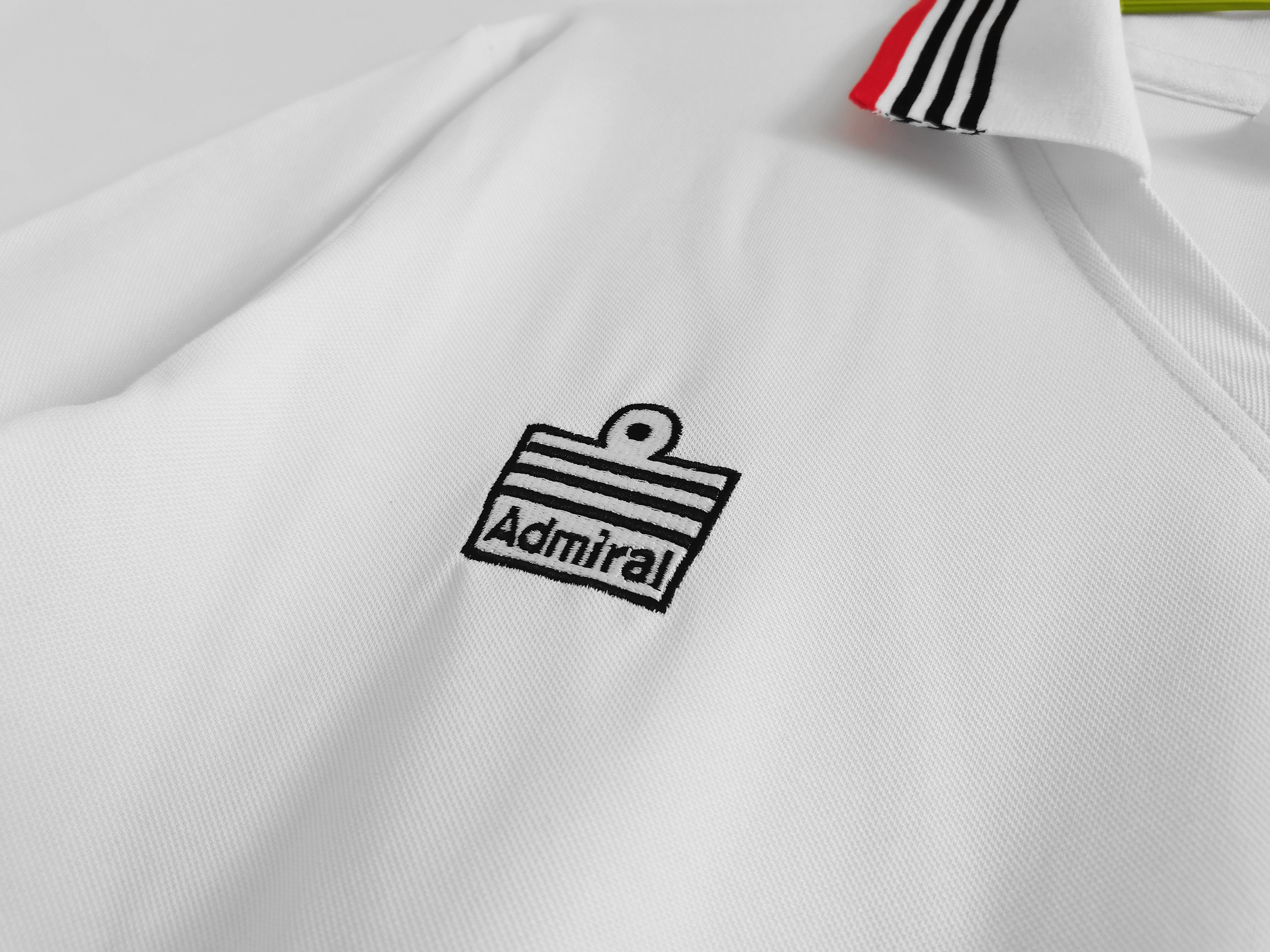 Manchester United 1982/83 (Away Kit)