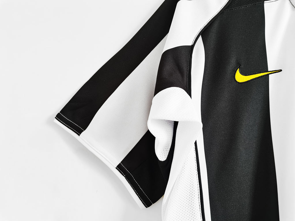 Juventus 2004/05 (Home Kit)