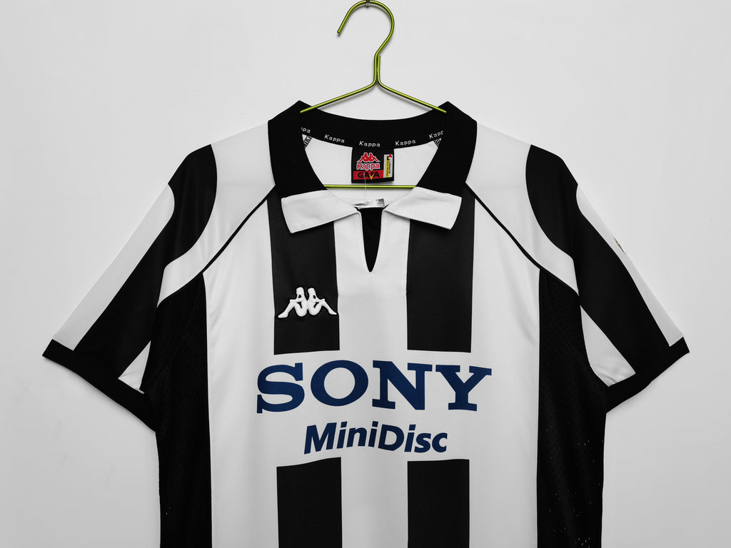Juventus 1997/98 (Home Kit)