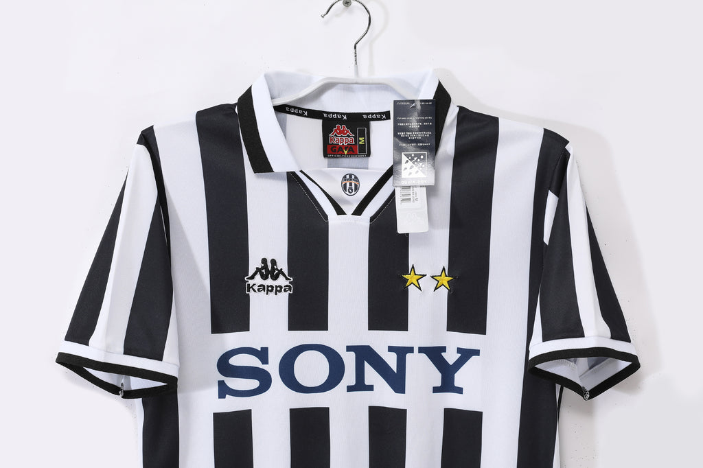 Juventus 1996/97 (Home Kit)