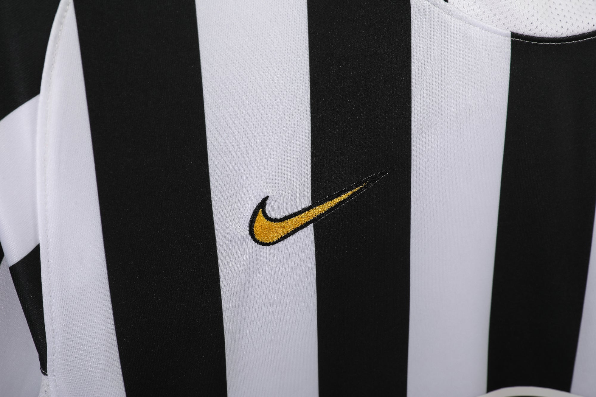 Juventus 2003/04 (Home Kit)