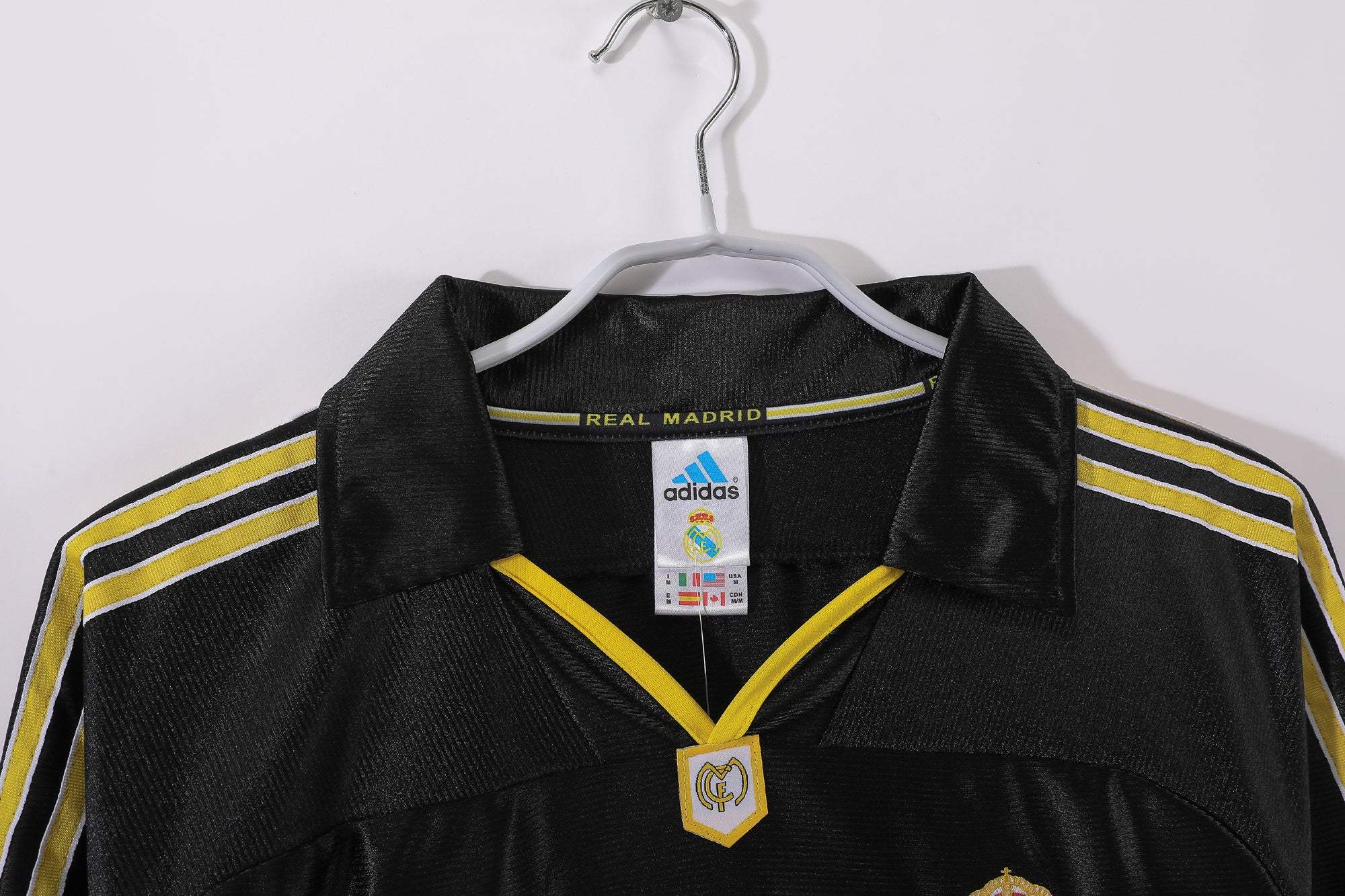 Real Madrid 1999/01 (Away Kit – Long Sleeve)