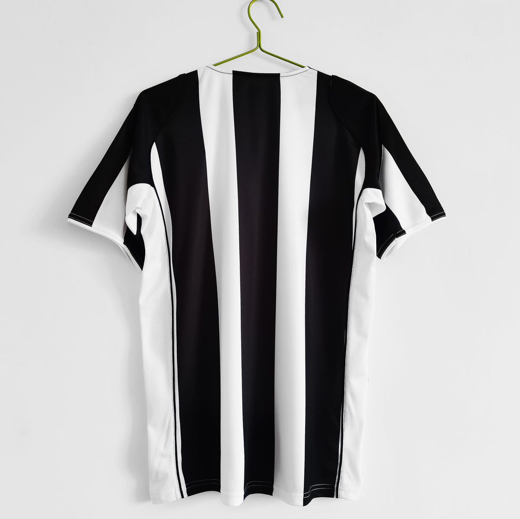 Juventus 2004/05 (Home Kit)