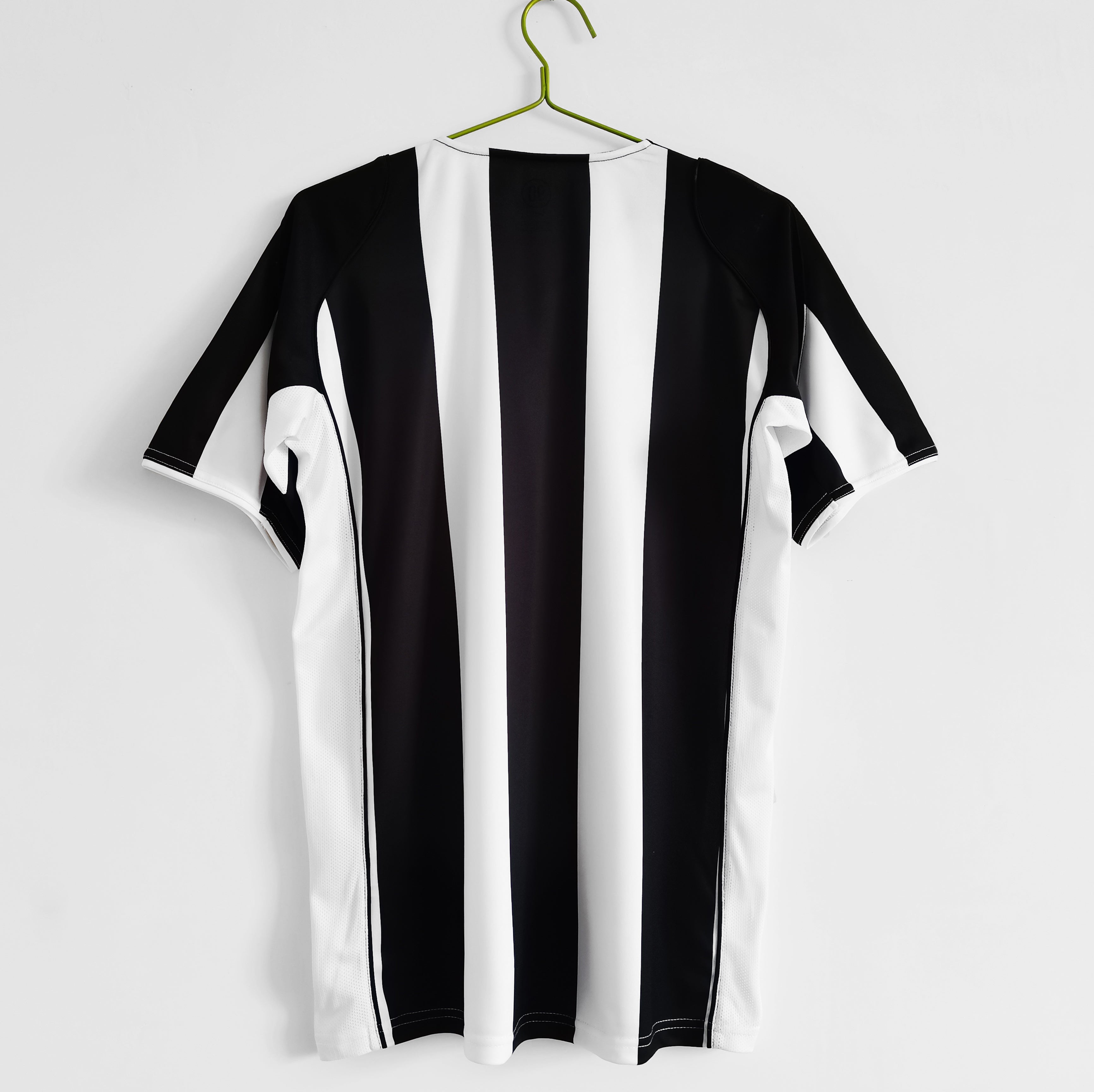 Juventus 2004/05 (Home Kit)