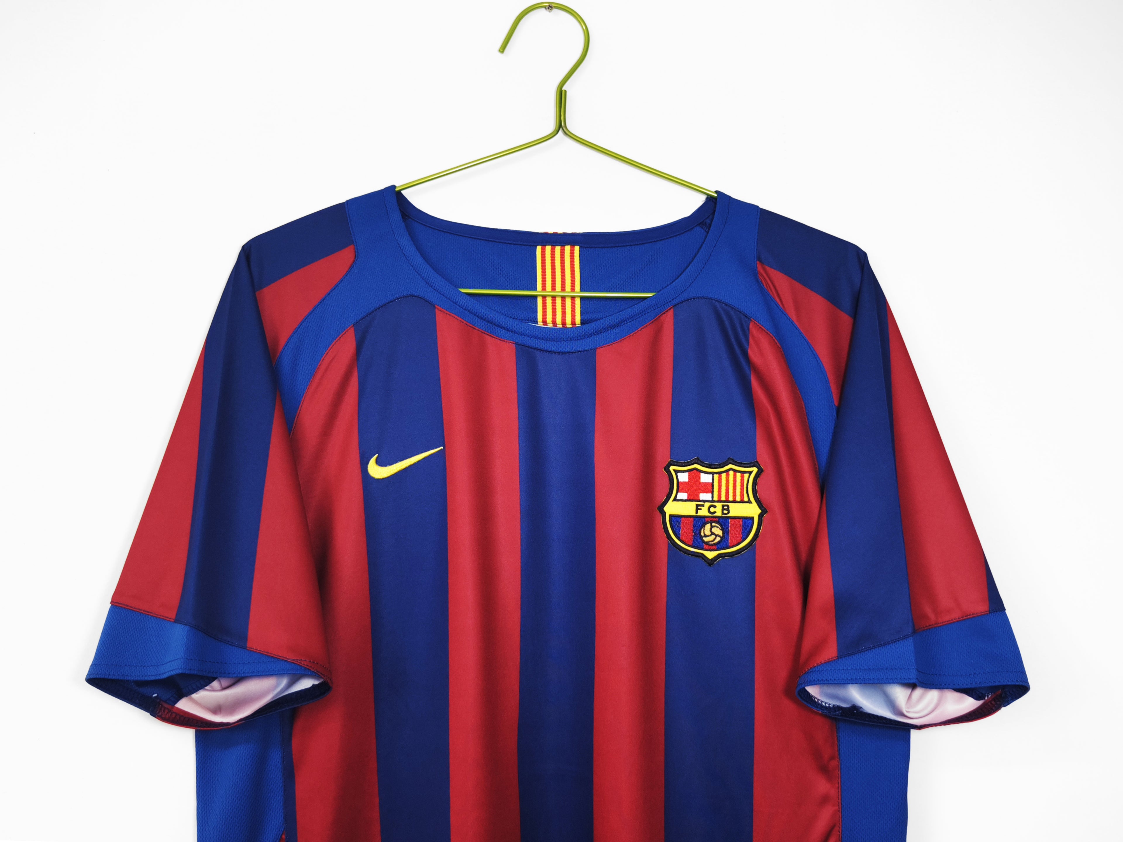 Barcelona 2005/06 (Home Kit)