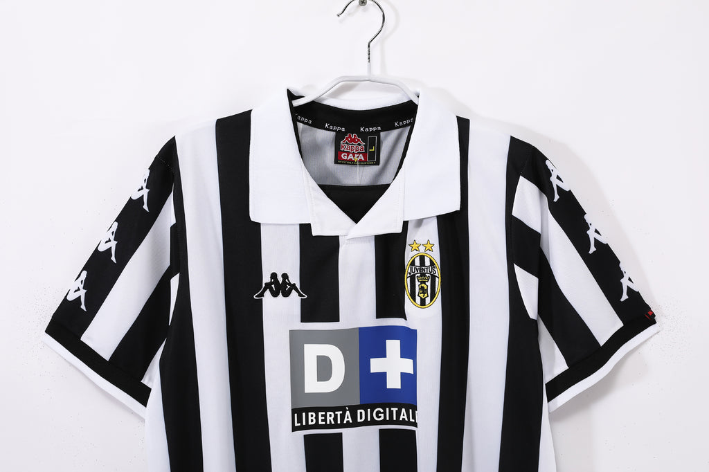Juventus 1999/00 (Home Kit)