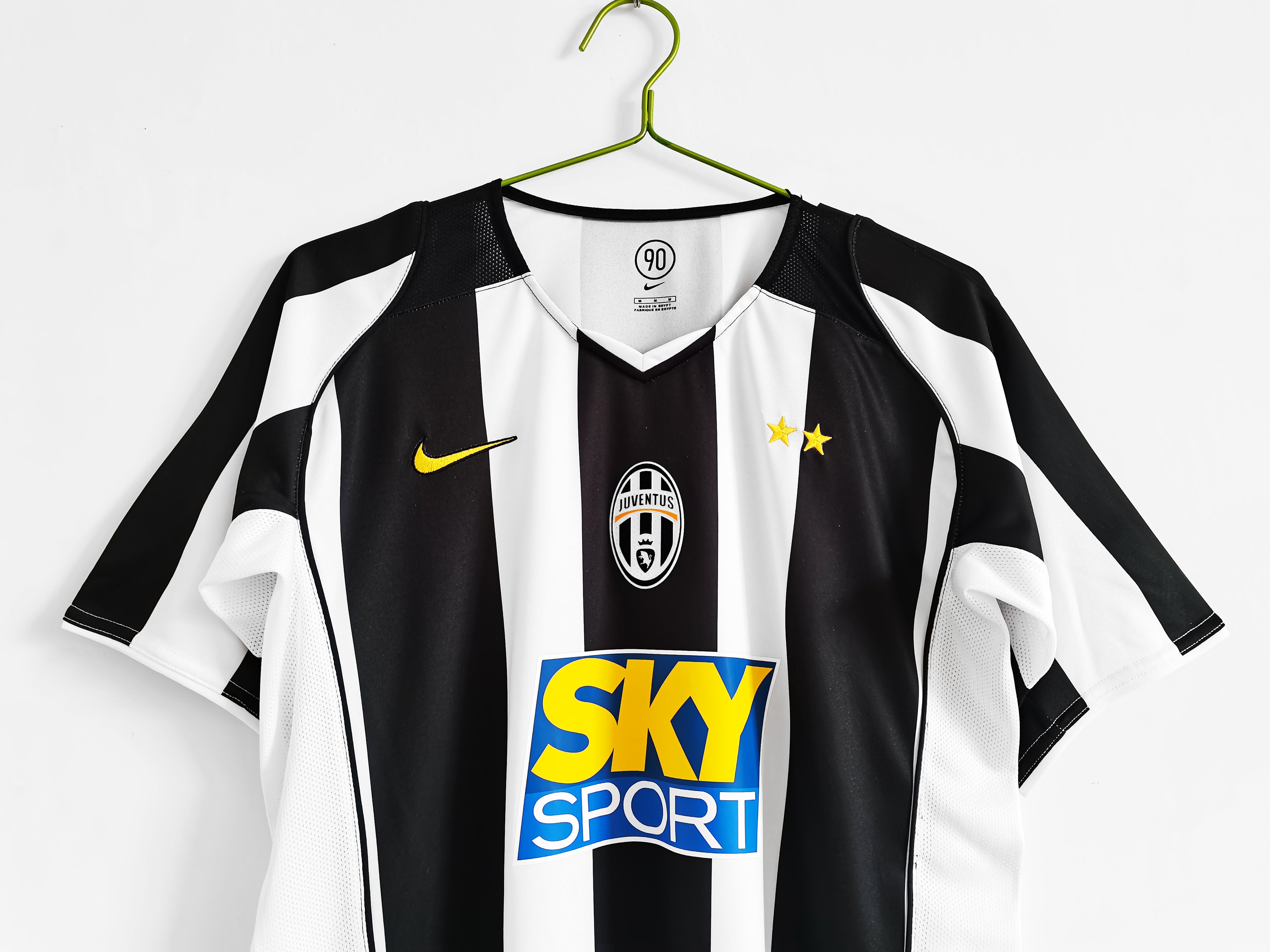 Juventus 2004/05 (Home Kit)