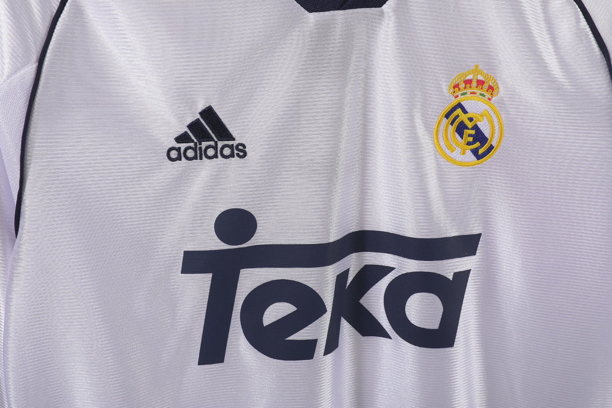 Real Madrid 1998/00 (Home Kit – Long Sleeve)