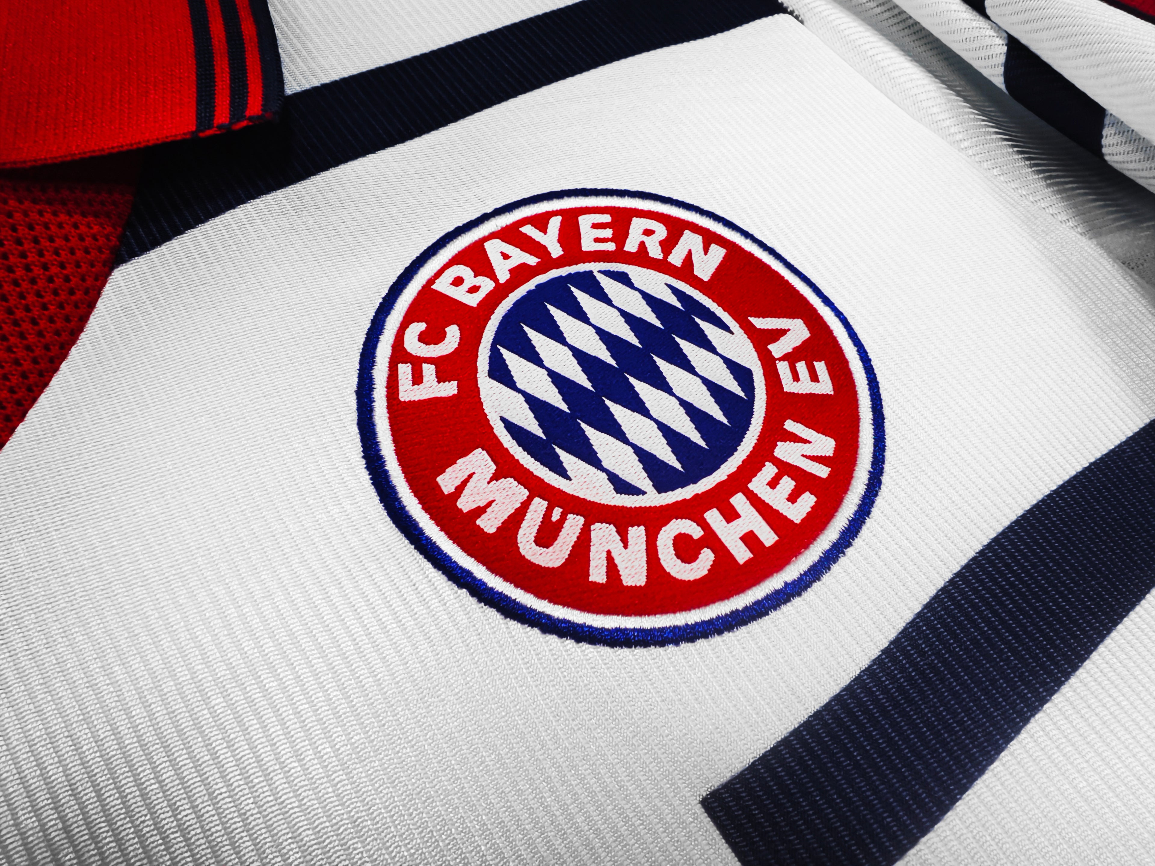 Bayern Munich 1998/00 (Home Kit)