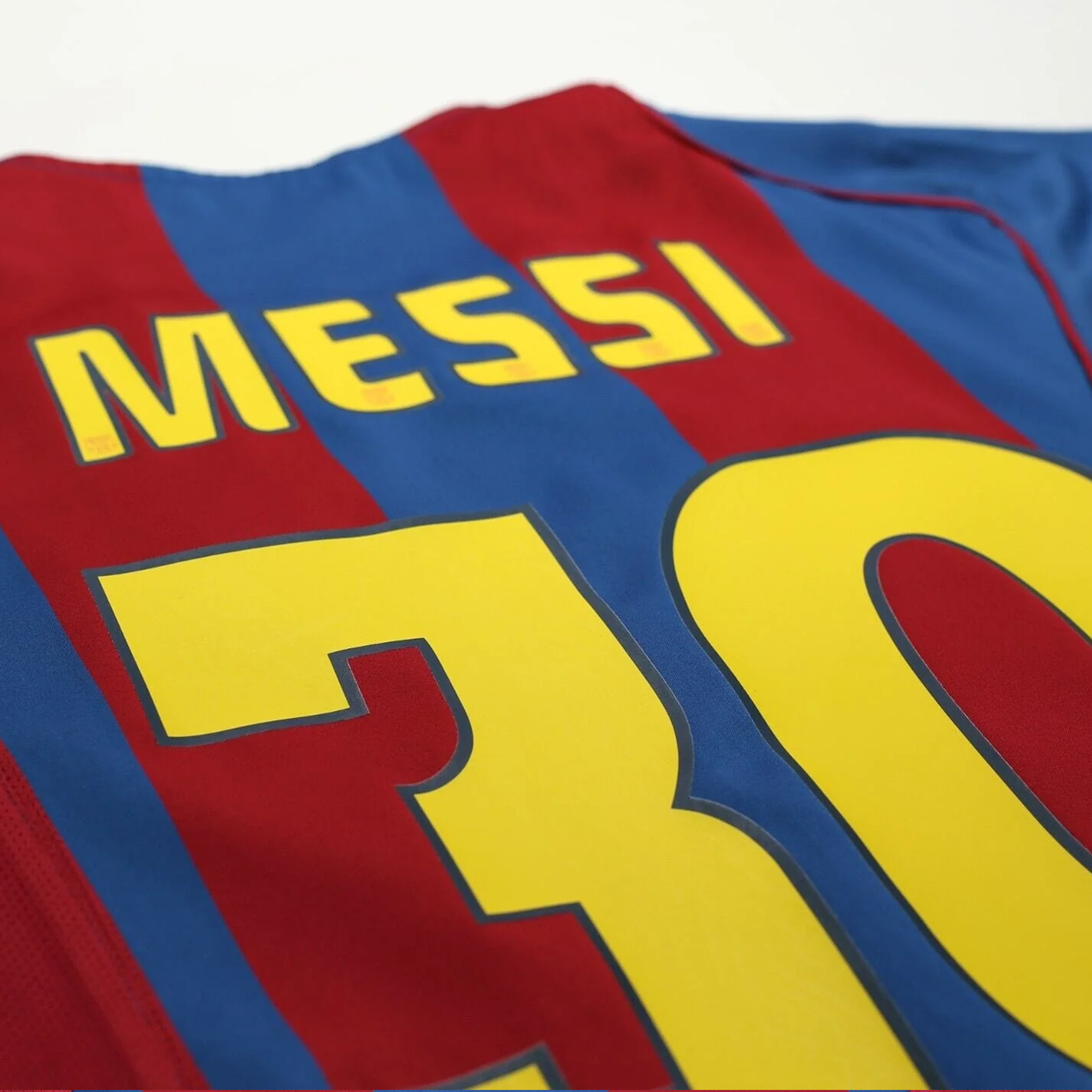 Barcelona 2004/05 (Home Kit)