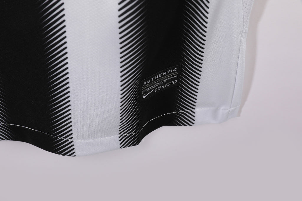 Juventus 2011/12 (Home Kit)