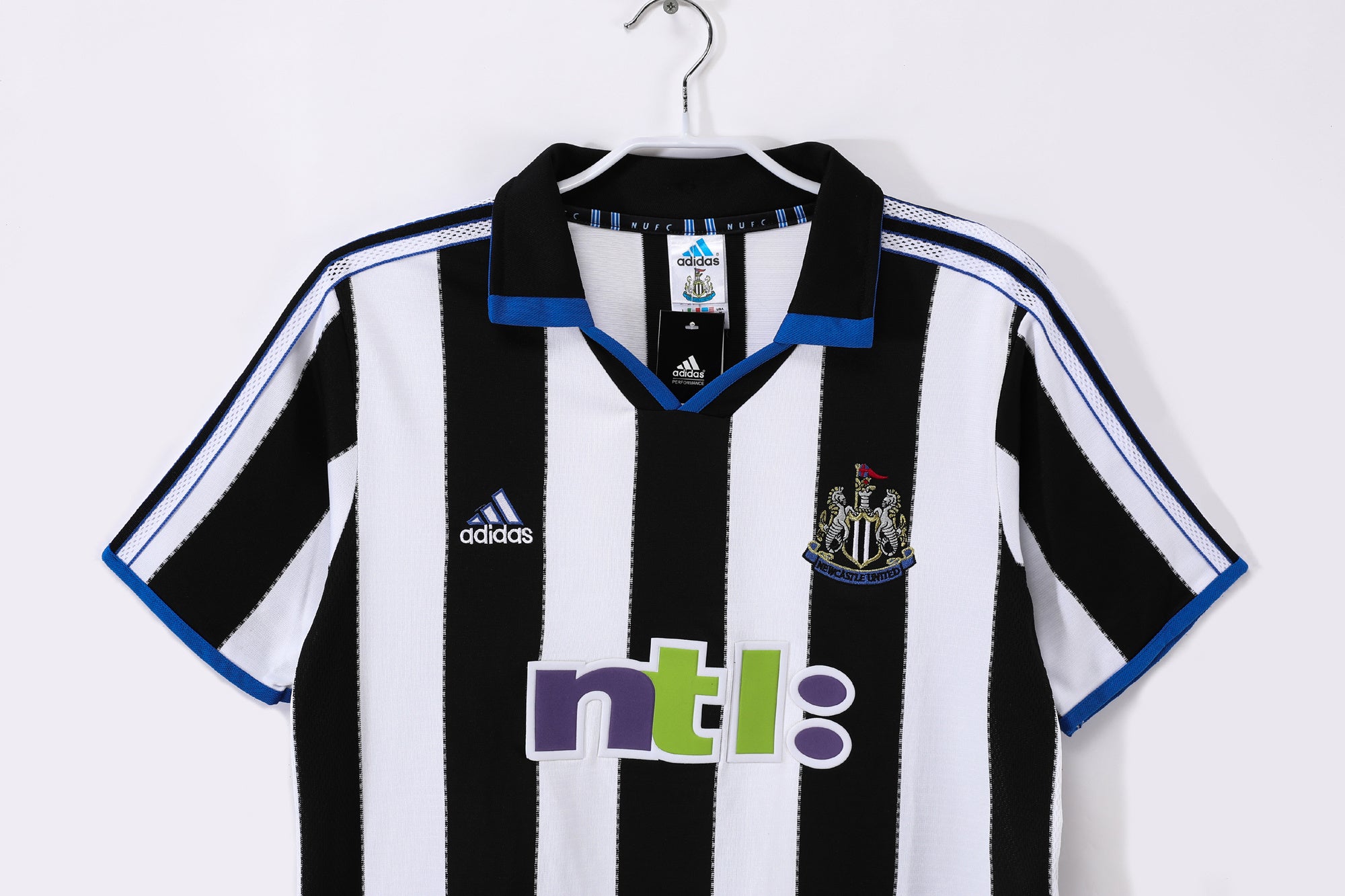 New Castle 2000/01 (Home Kit)