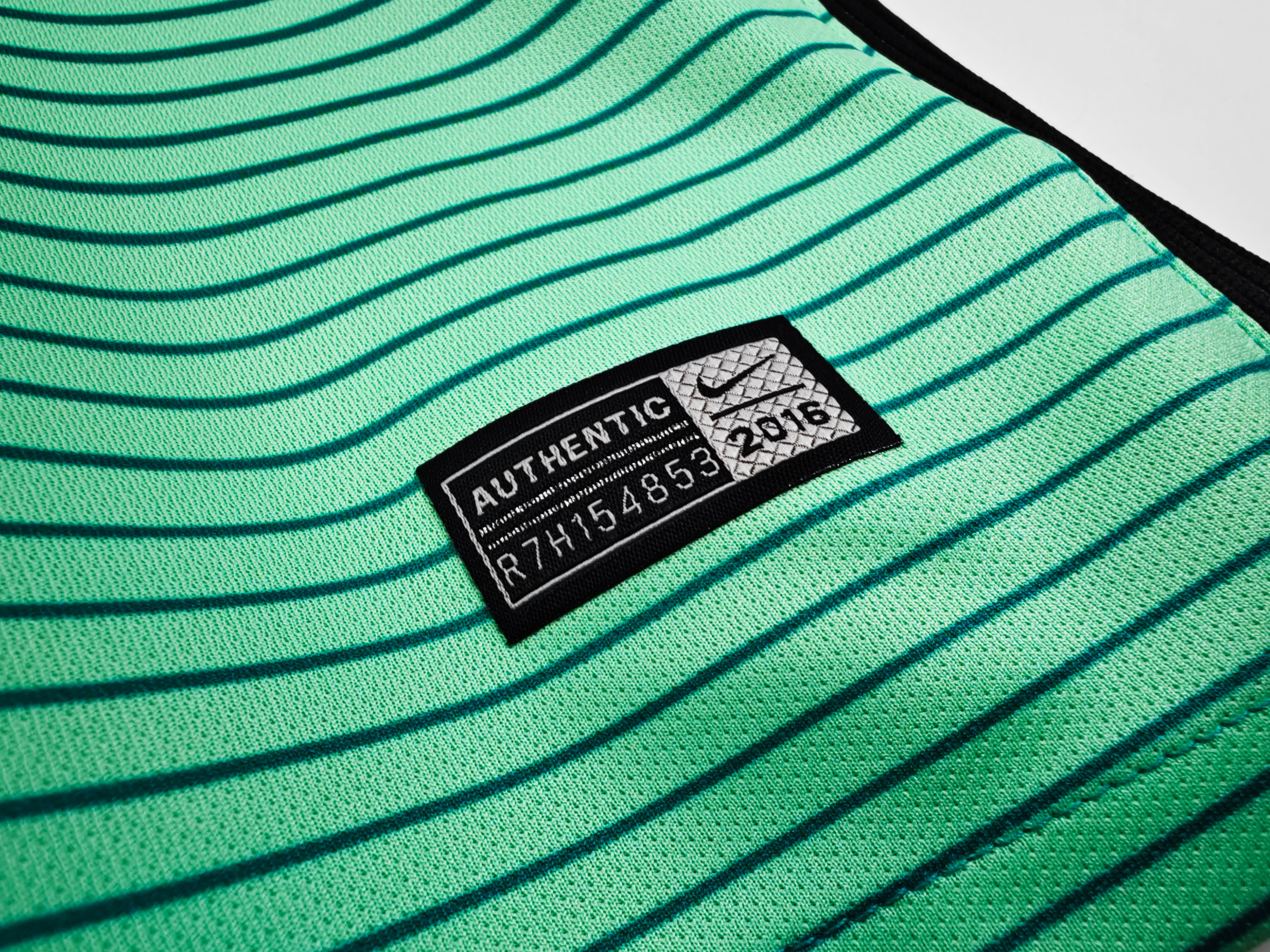 Barcelona 2016/17 (Third Kit)