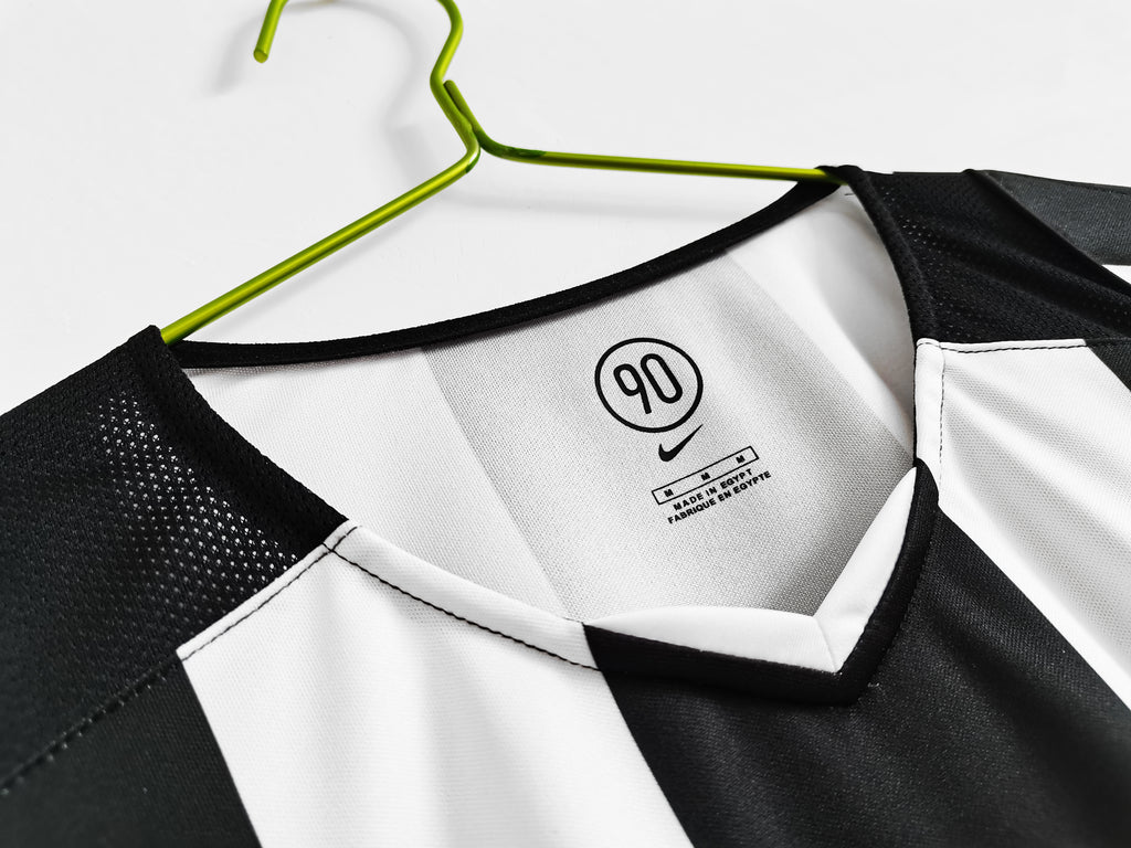 Juventus 2004/05 (Home Kit)