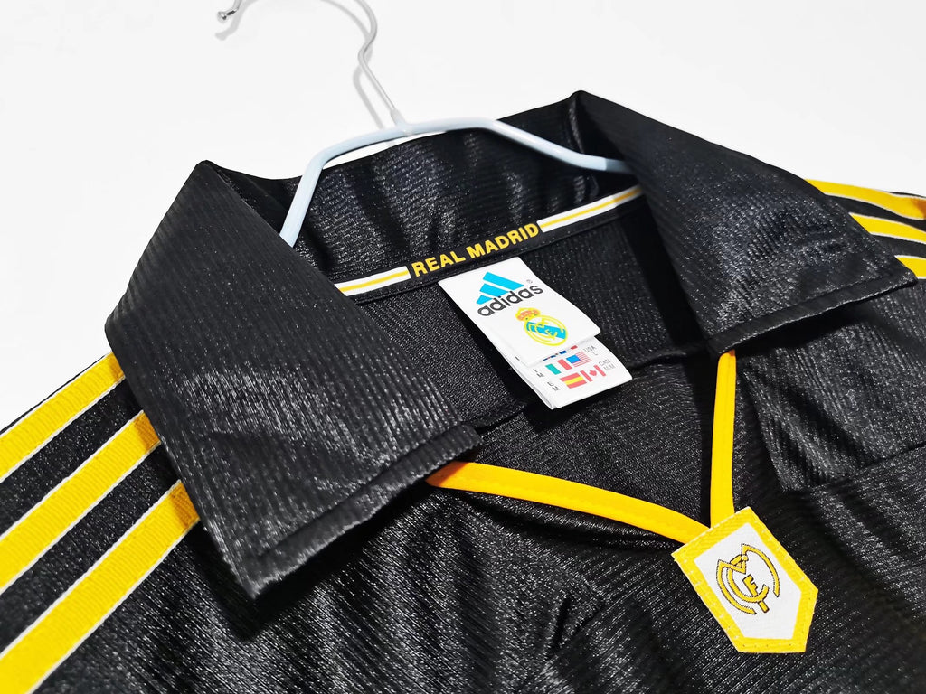 Real Madrid 1999/01 (Away Kit)