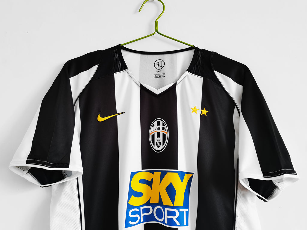 Juventus 2004/05 (Home Kit)