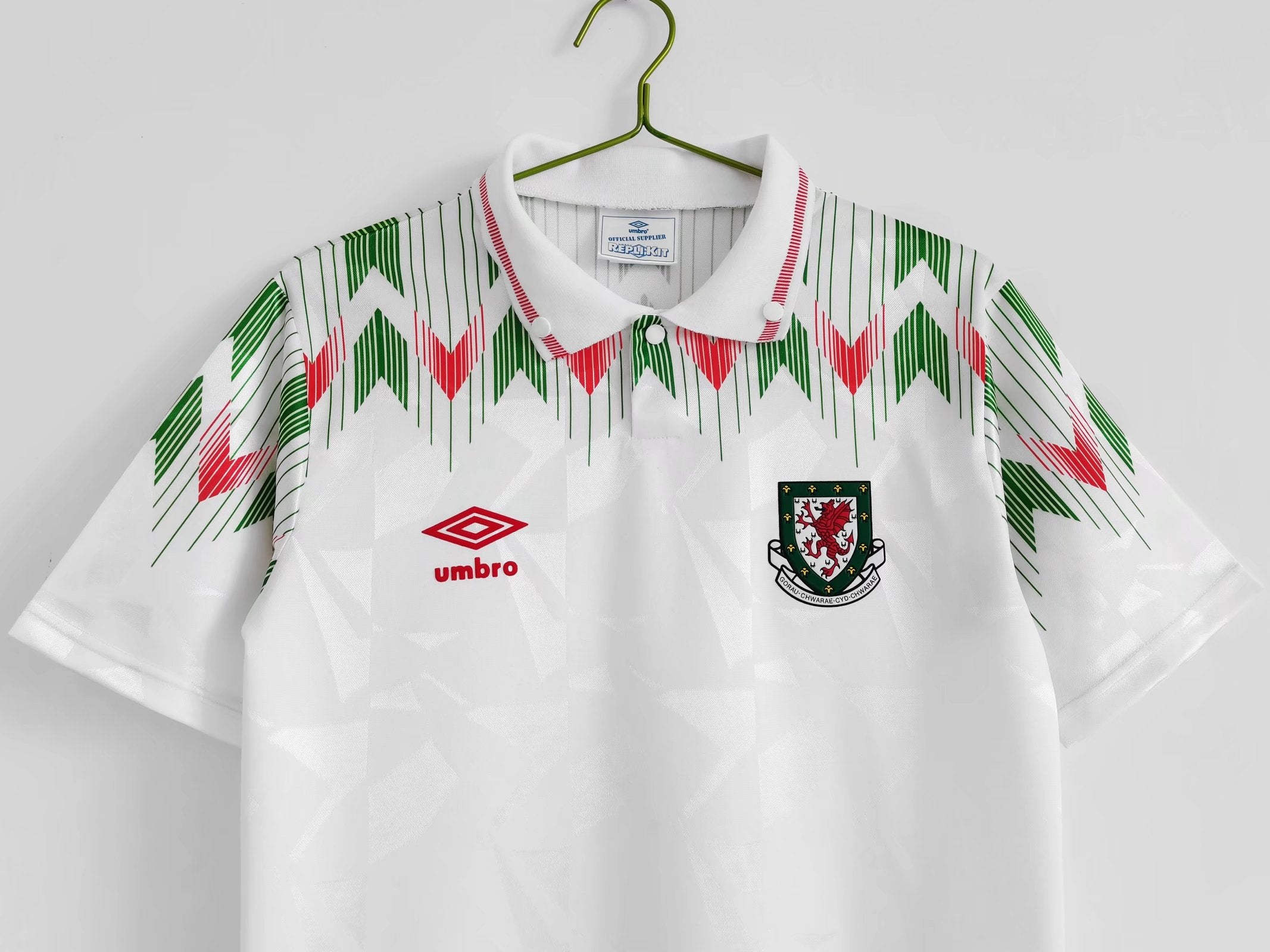 Gales 1990/92 (Away Kit)