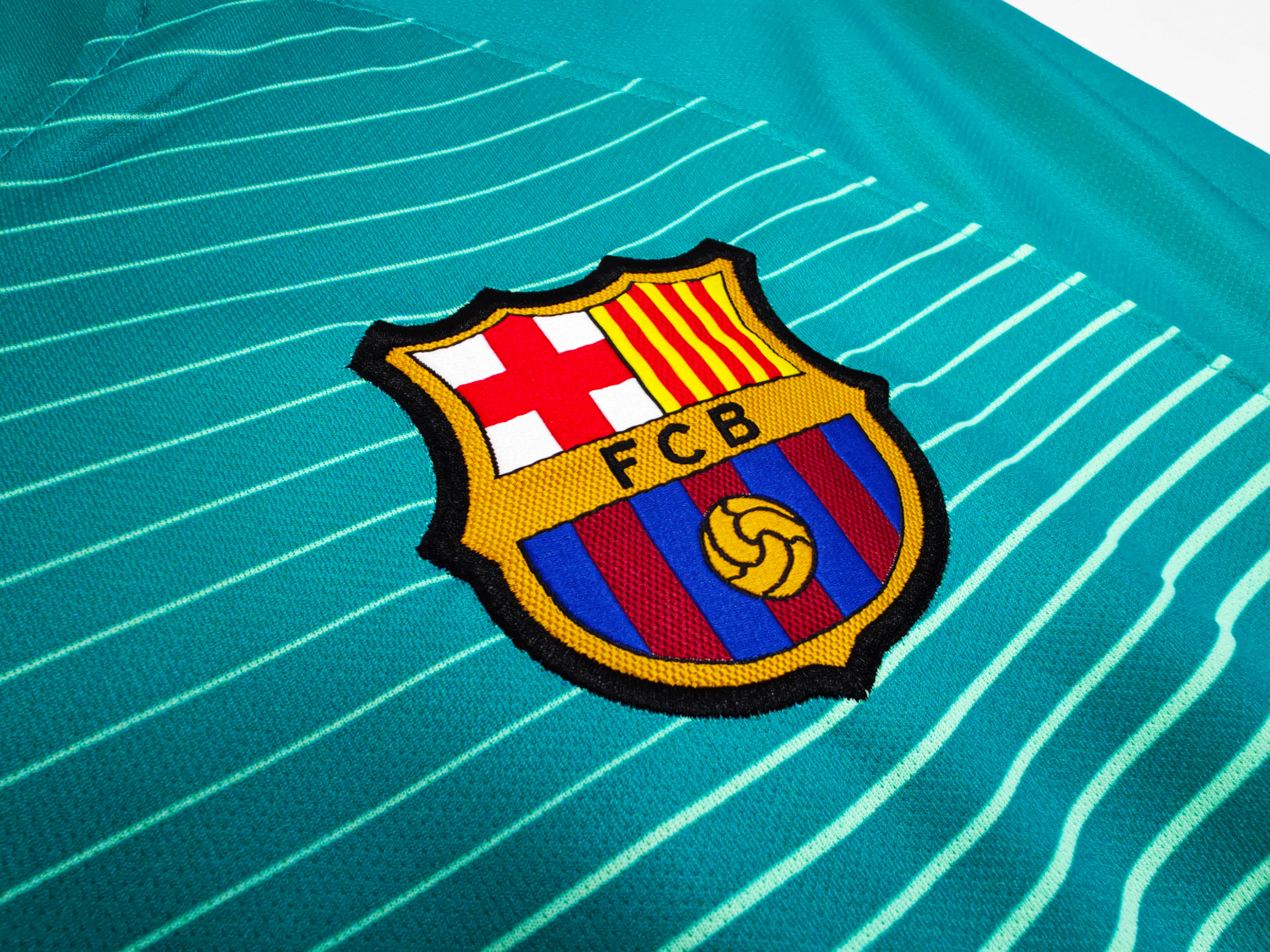 Barcelona 2016/17 (Third Kit)