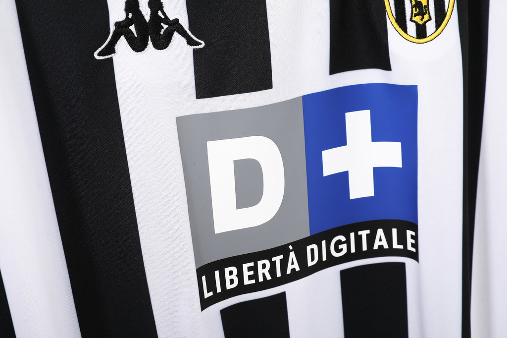 Juventus 1999/00 (Home Kit)
