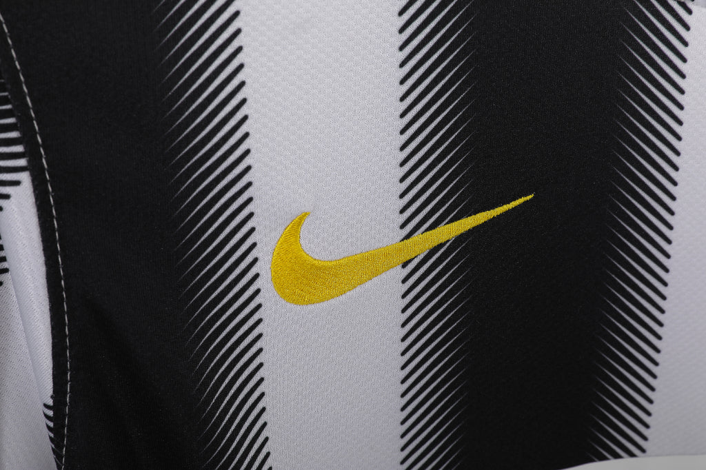 Juventus 2011/12 (Home Kit)