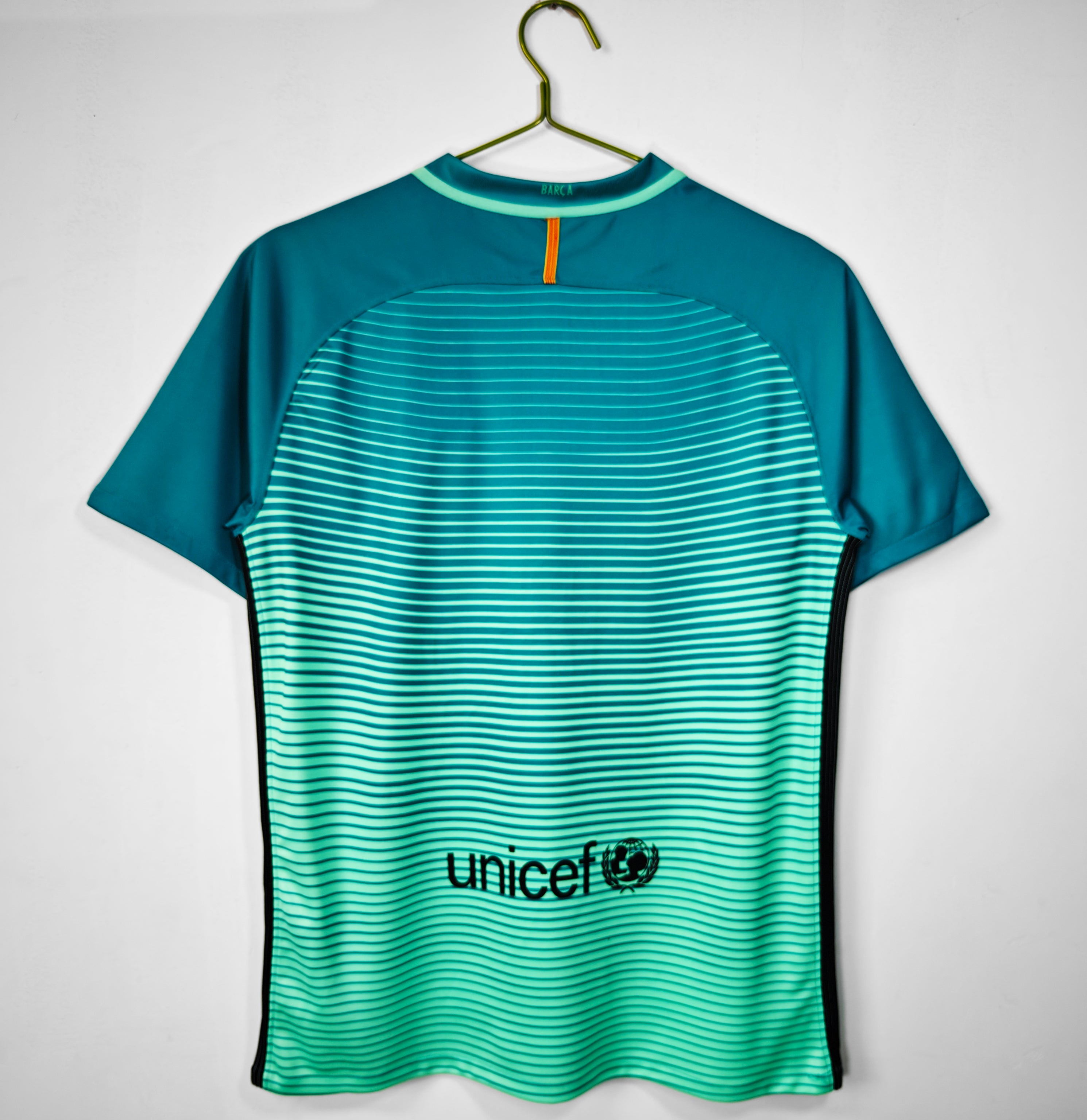 Barcelona 2016/17 (Third Kit)