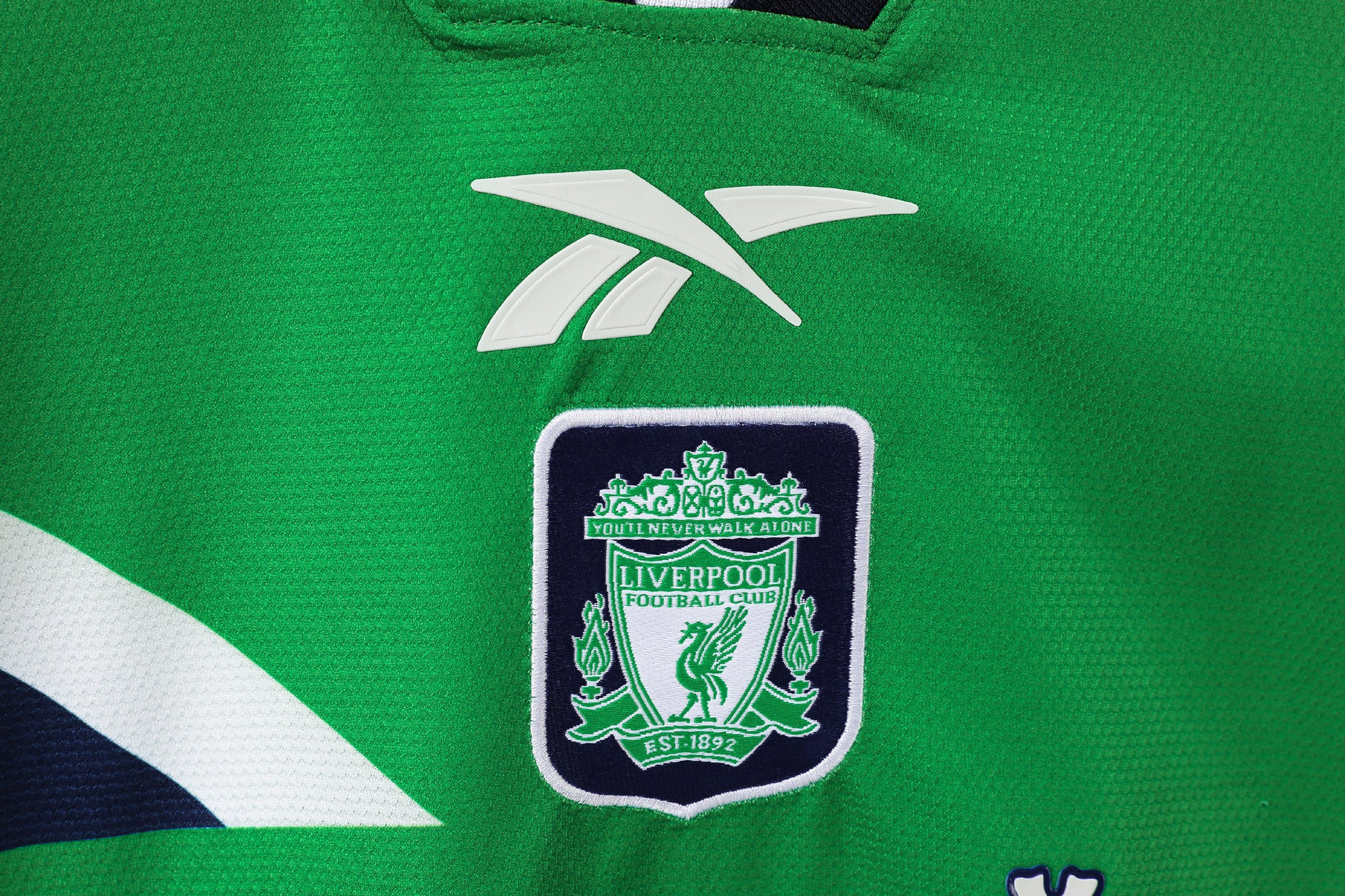 Liverpool 1999/00 (Away Kit)