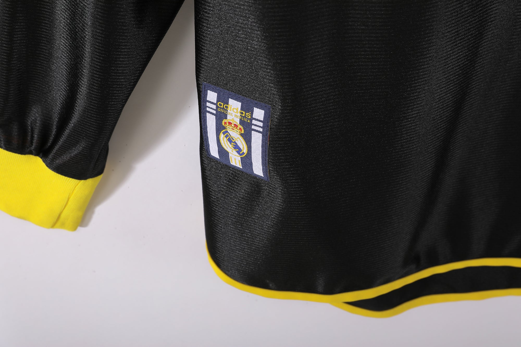 Real Madrid 1999/01 (Away Kit – Long Sleeve)