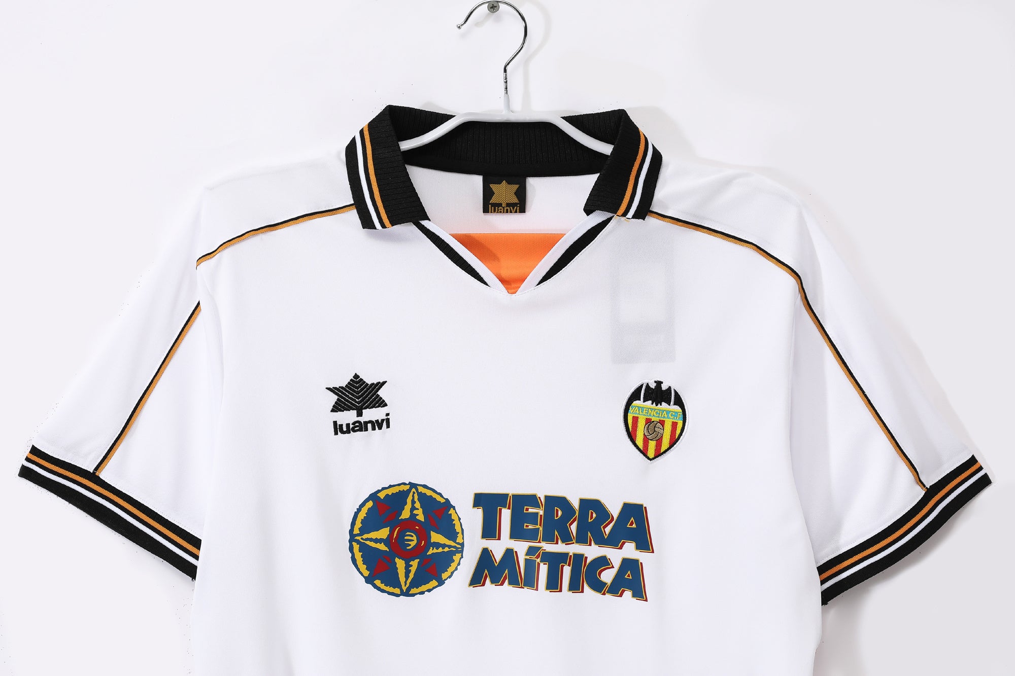 Valencia 1999/00 (Home Kit)