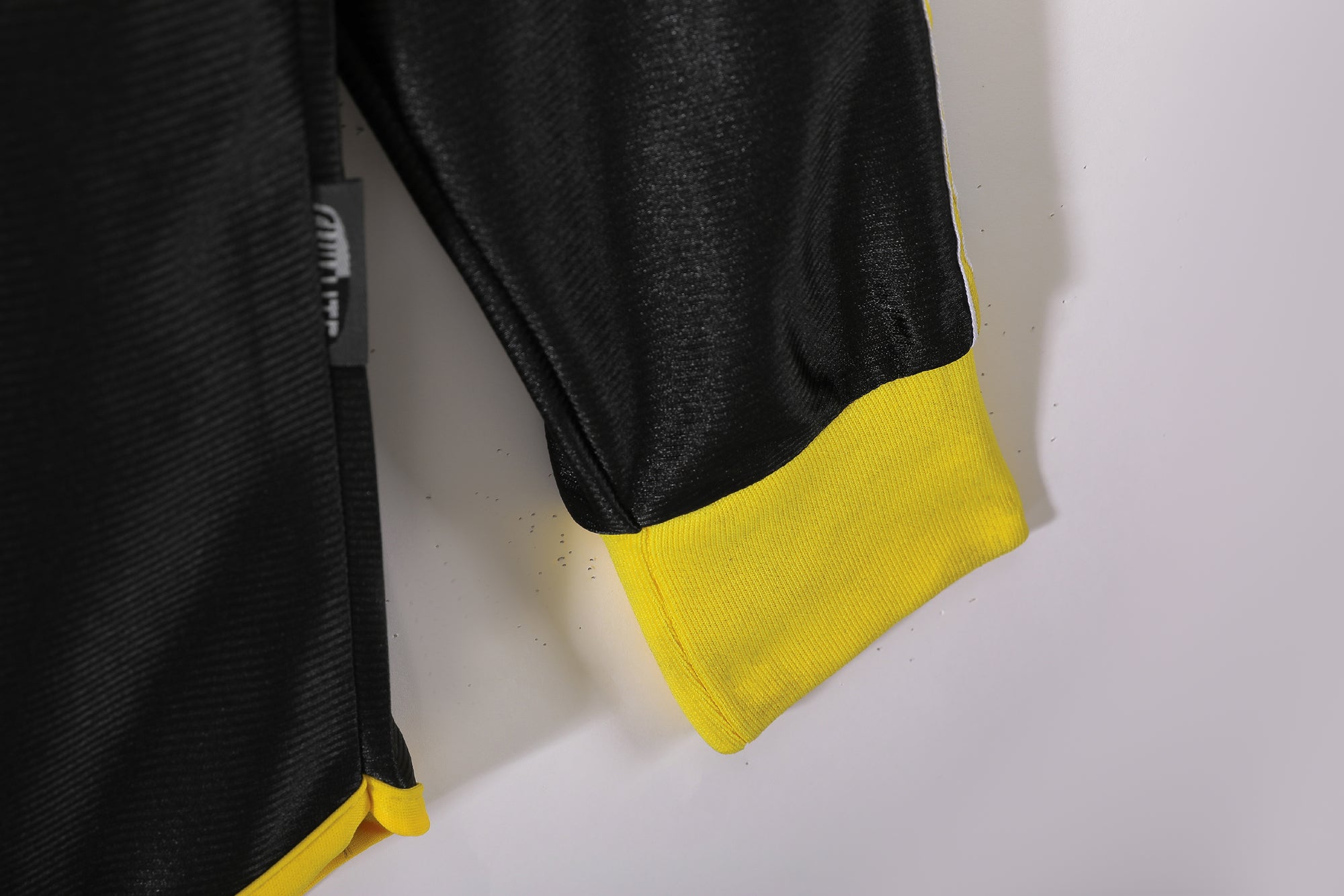 Real Madrid 1999/01 (Away Kit – Long Sleeve)