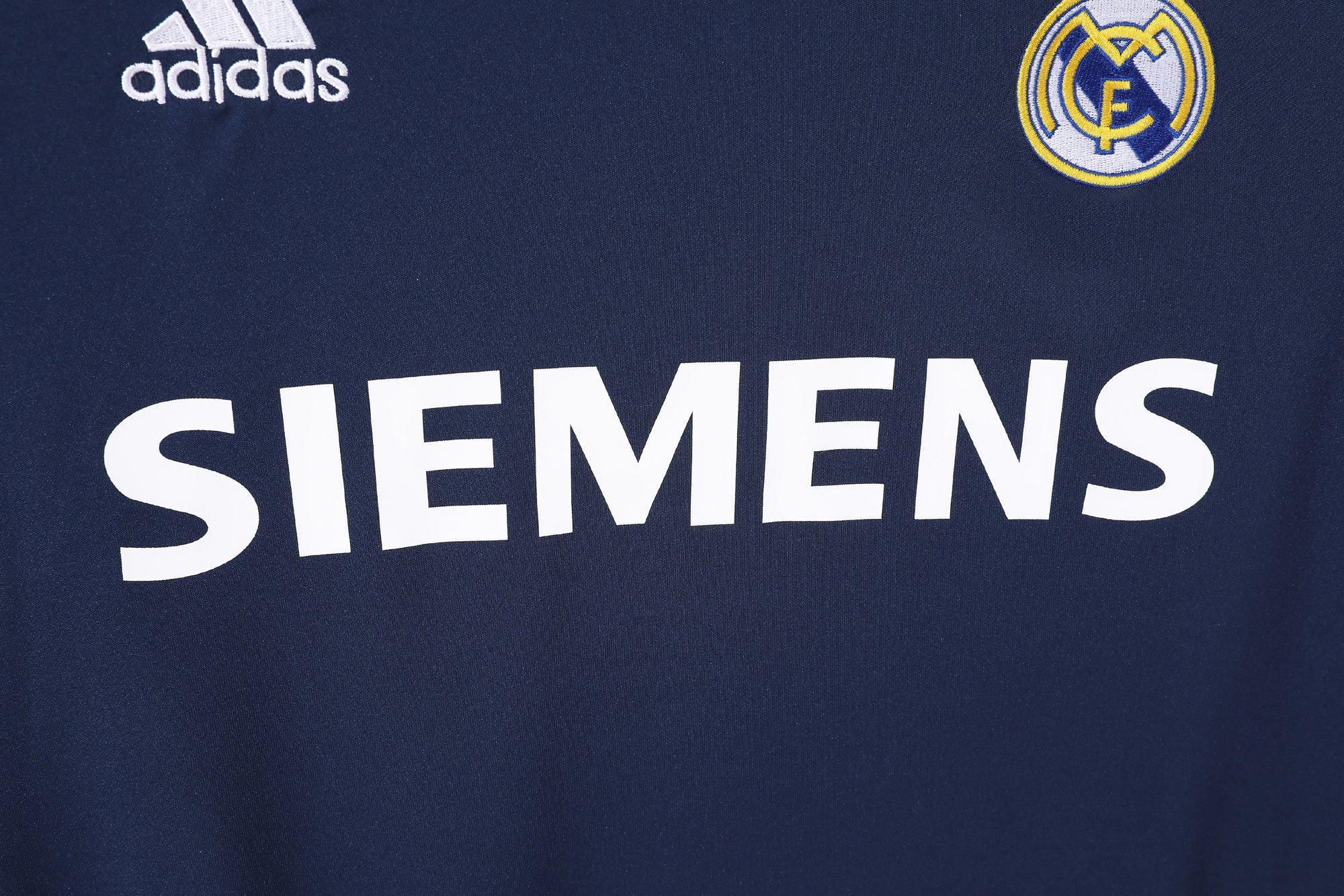 Real Madrid 2005/06 (Away Kit - Long Sleeves)
