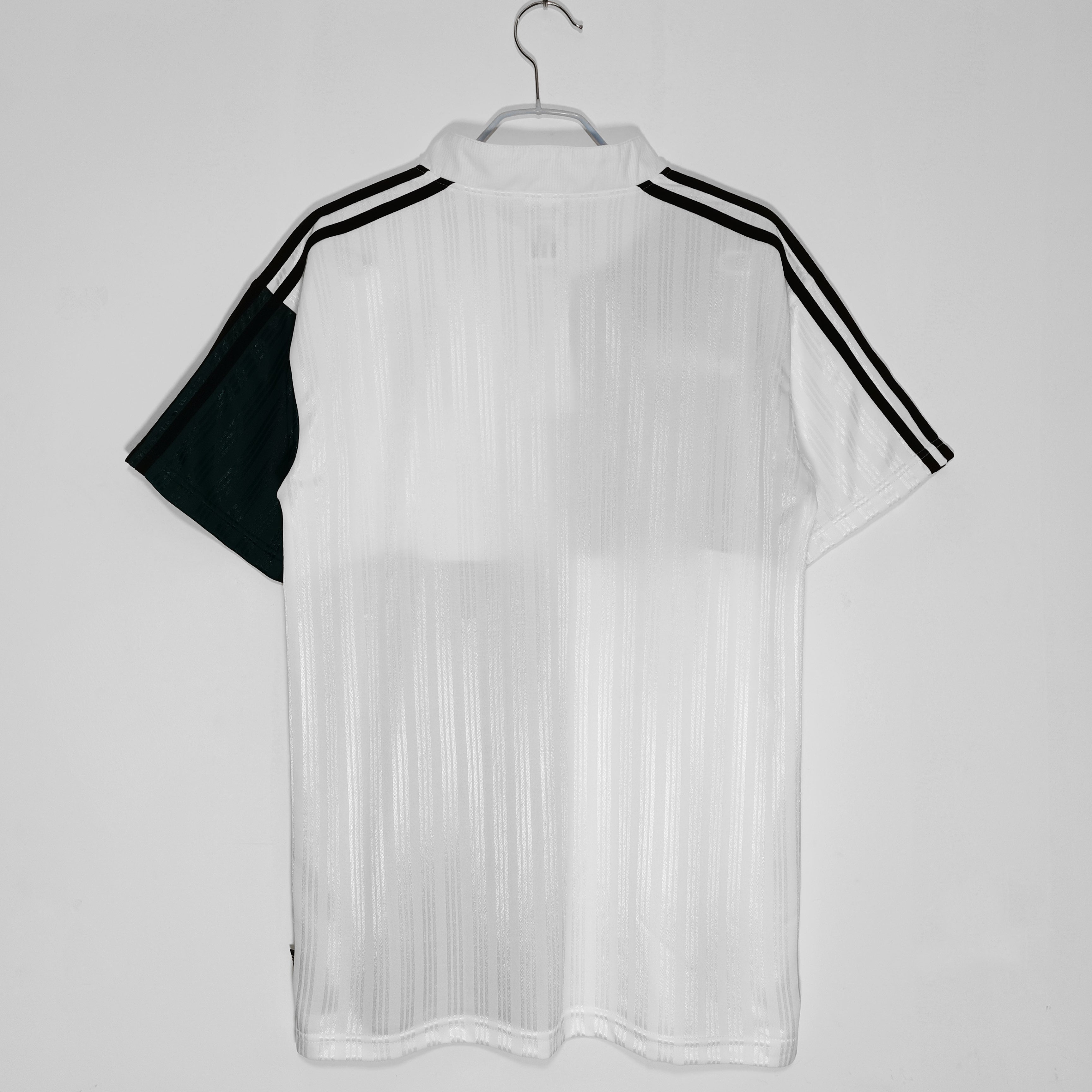 Liverpool 1995/96 (Away Kit)