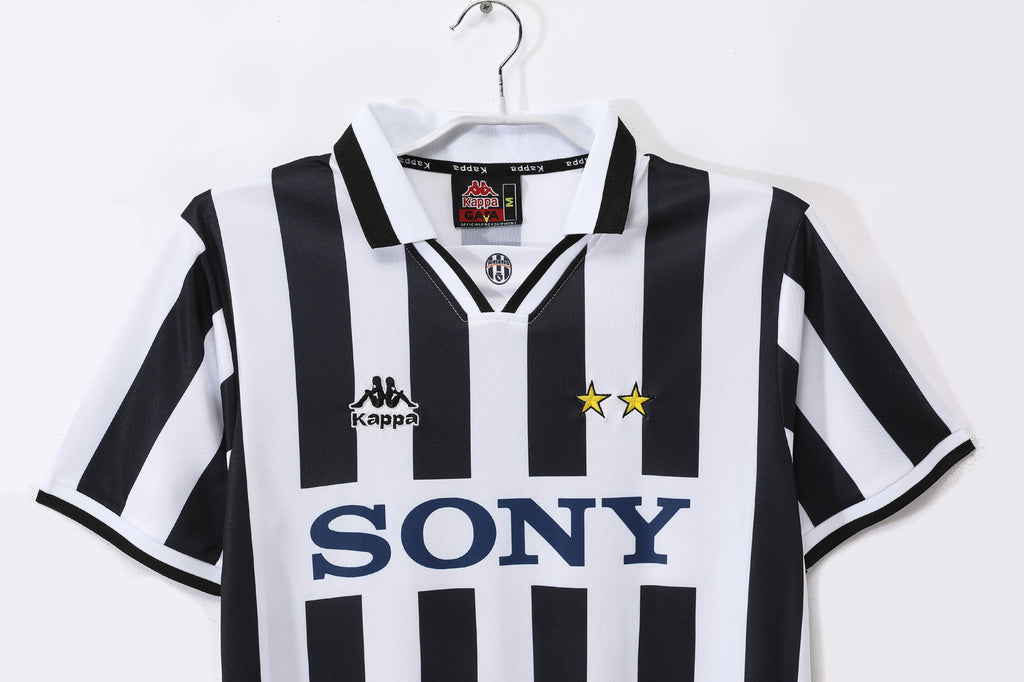 Juventus 1996/97 (Home Kit)