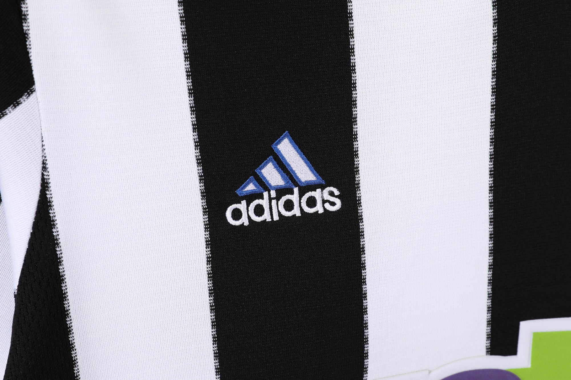 New Castle 2000/01 (Home Kit)