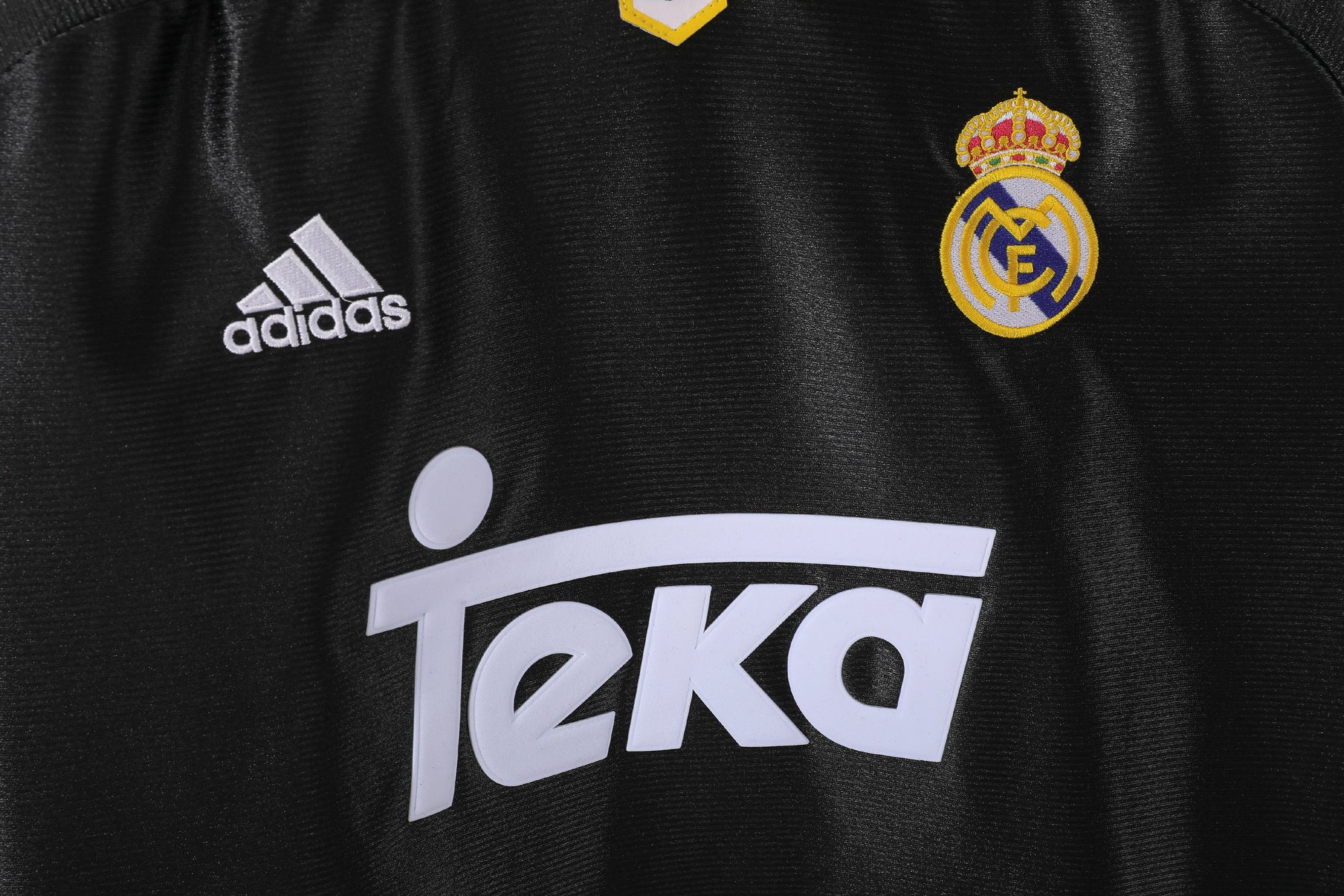 Real Madrid 1999/01 (Away Kit – Long Sleeve)